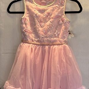 Like new/very good used condition dress from Disney. Size 5/6.